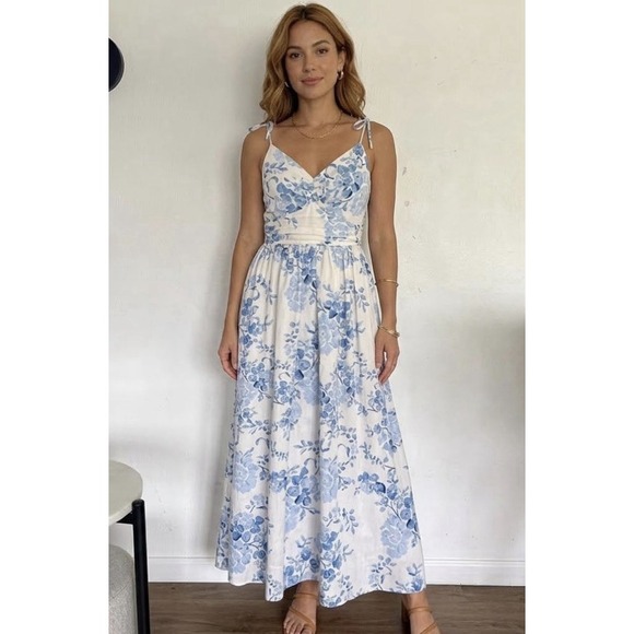 CeCe Dresses & Skirts - CeCe Women's White Blue Floral Maxi Dress Ruched V Neck Bodice Box Straps Size S